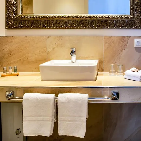 Hotel Royal *